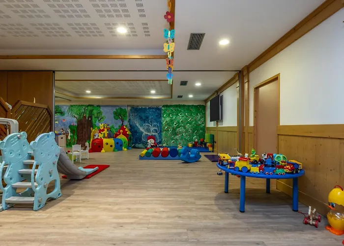 Alpholiday Dolomiti Wellness & Family Hotel