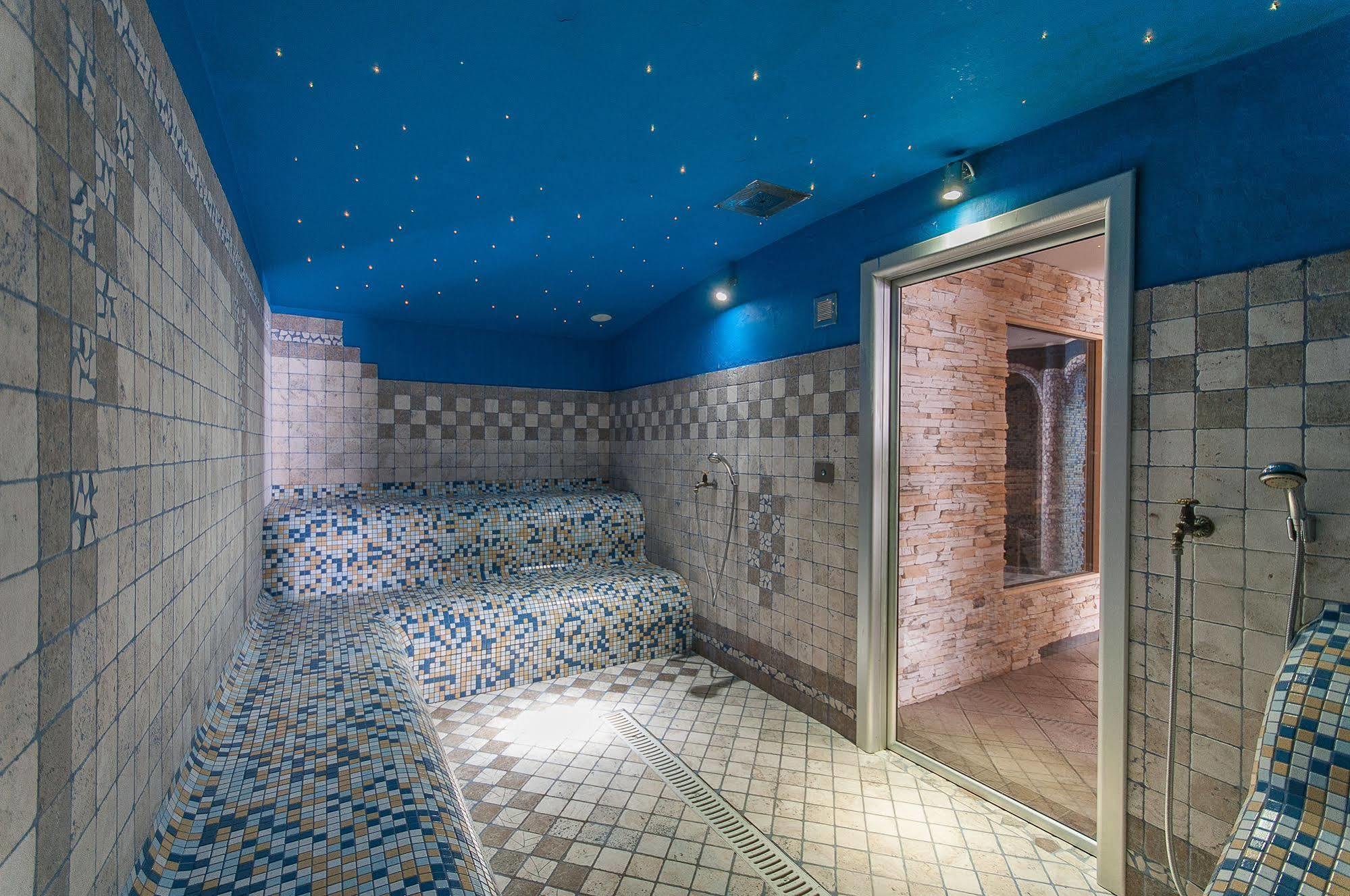 Alpholiday Dolomiti Wellness & Family Hotel 4*